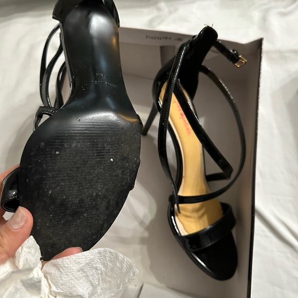 New in a box size 8.5 - Picture 2 of 4